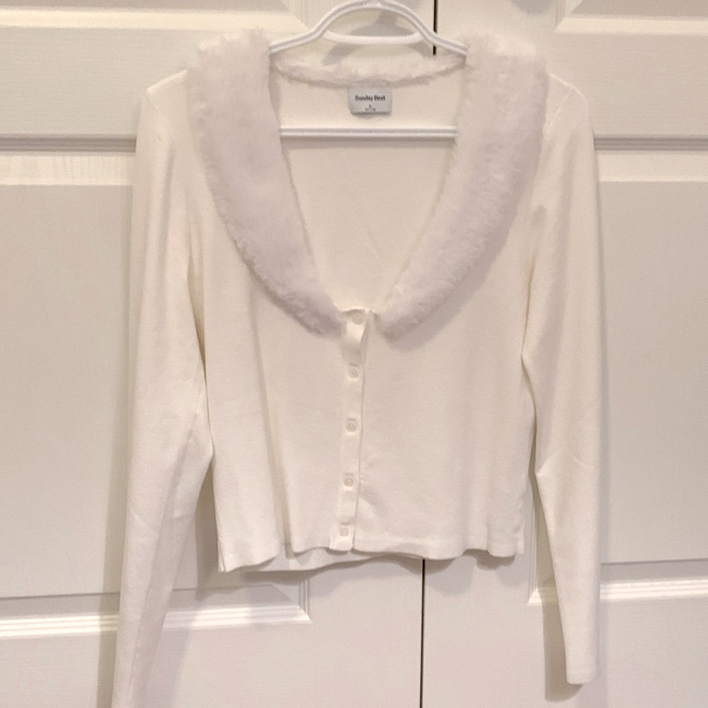 Aritzia | Christmas white fuzzy collar cardigan (M)